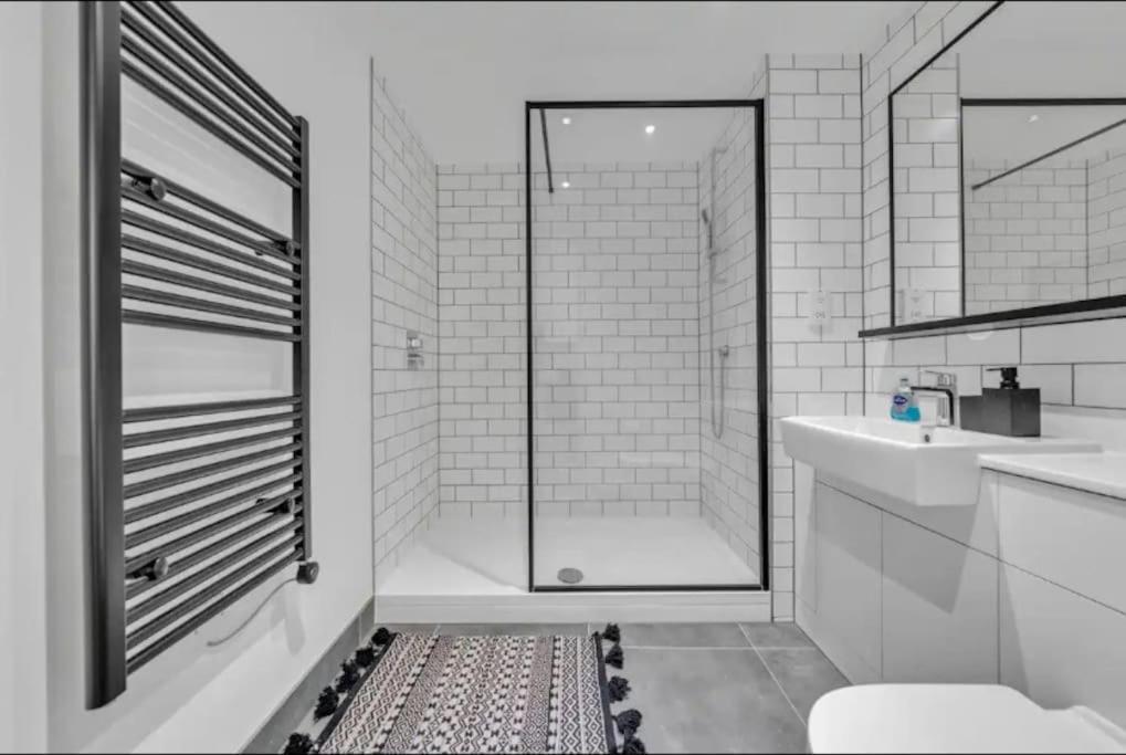 Deluxe 1 Bed In Colindale Wembley With Freewifitv Apartment London Exterior photo